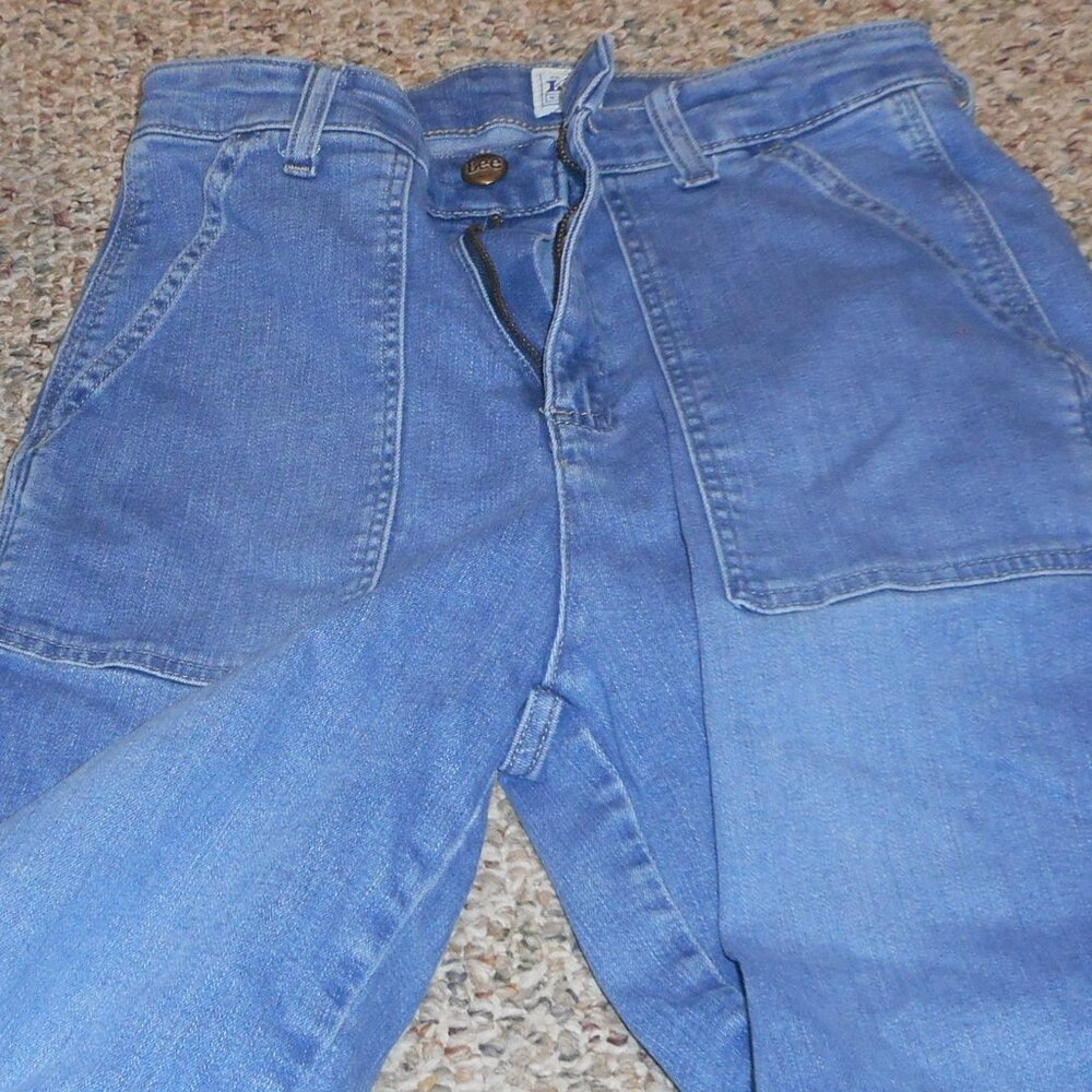 LEE -JEANS, sz 8, bucket style pockets in front, blue